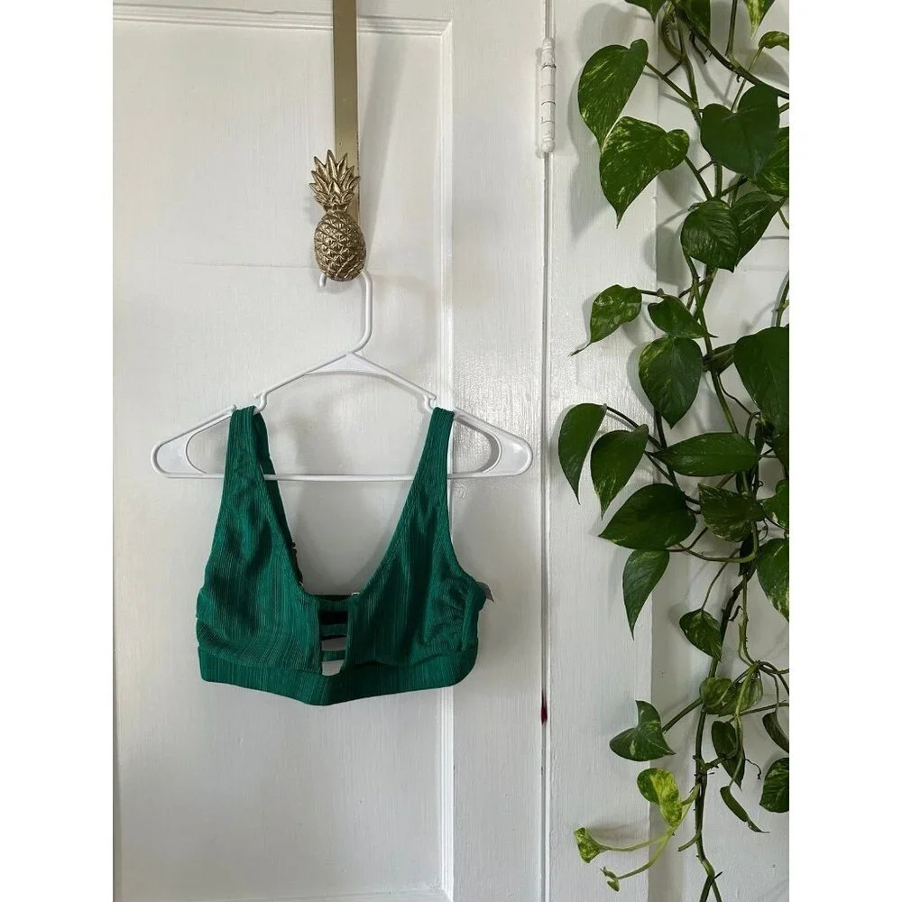 Time & Tru Women’s size small bikini top